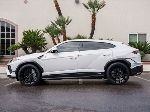 Used 2023 Lamborghini Urus S image 32