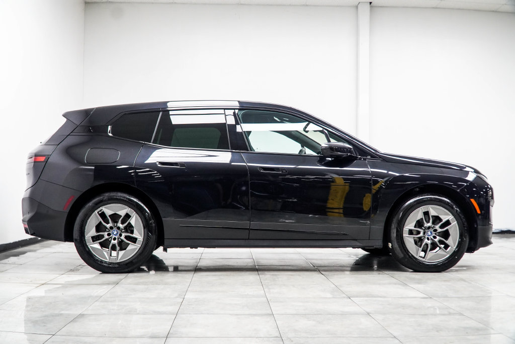 Used 2023 BMW iX xDrive50 AWD/4WD image 10