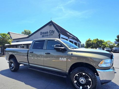 Used 2014 RAM 2500 Tradesman w/ Chrome Appearance Group AWD/4WD image 3