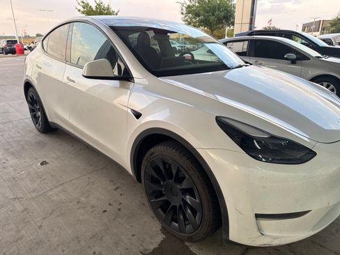 Used 2024 Tesla Model Y Long Range AWD/4WD image 24