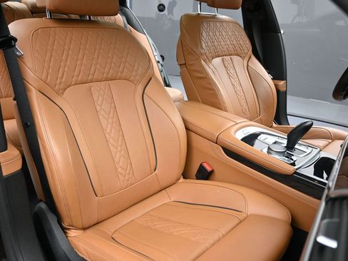 Used 2022 BMW 740i xDrive w/ M Sport Package image 21