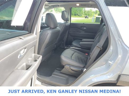 Used 2023 Nissan Pathfinder Platinum AWD/4WD image 16