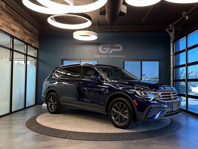 Used 2022 Volkswagen Tiguan SE w/ Panoramic Sunroof Package