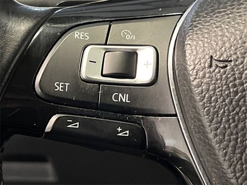 Used 2018 Volkswagen Passat 3.6 image 16