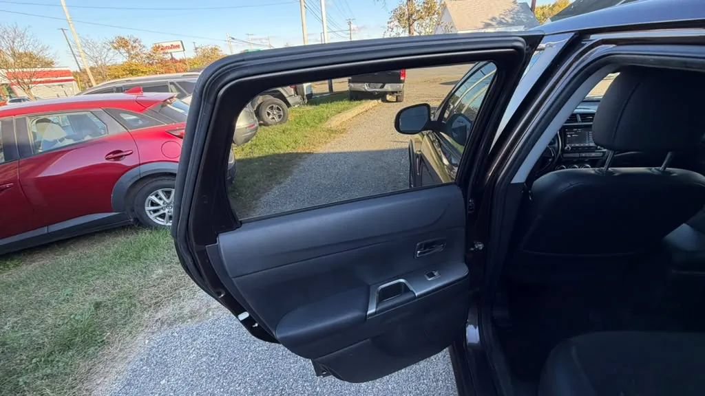 Used 2022 Mitsubishi Outlander Sport SE FWD image 31