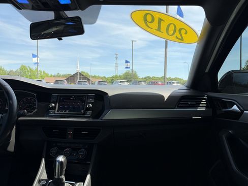 Used 2019 Volkswagen Jetta R-Line w/ R-Line Cold Weather Package FWD image 21