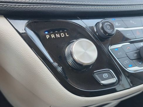 Certified 2024 Chrysler Pacifica Limited FWD image 28