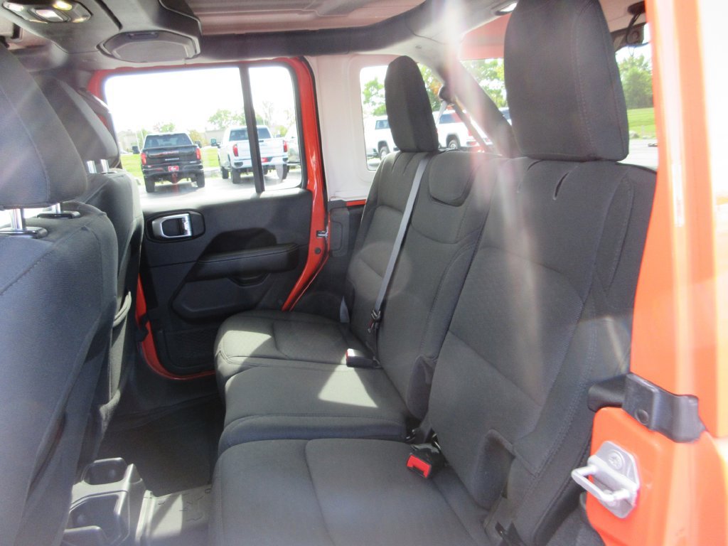 Used 2019 Jeep Wrangler Unlimited Sahara AWD/4WD image 17
