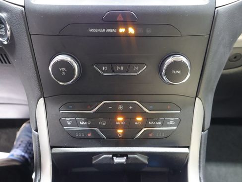 Used 2019 Ford Edge SEL w/ Equipment Group 201A AWD/4WD image 35