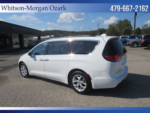 Used 2018 Chrysler Pacifica Touring Plus w/ Tire & Wheel Group image 10