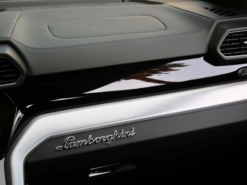 Used 2023 Lamborghini Urus S image 23