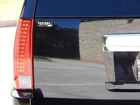 Used 2013 Cadillac Escalade Luxury image 21