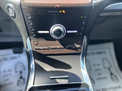 Used 2020 Ford Edge Titanium AWD/4WD image 13