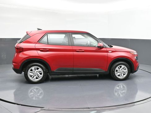 Used 2021 Hyundai Venue SE image 9