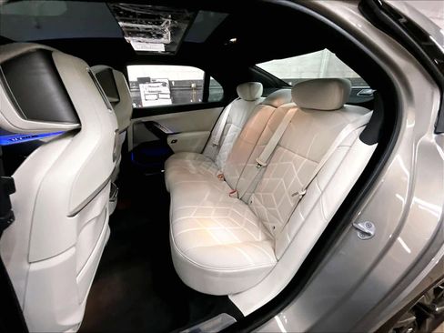 Certified 2025 BMW 760i xDrive AWD/4WD image 27