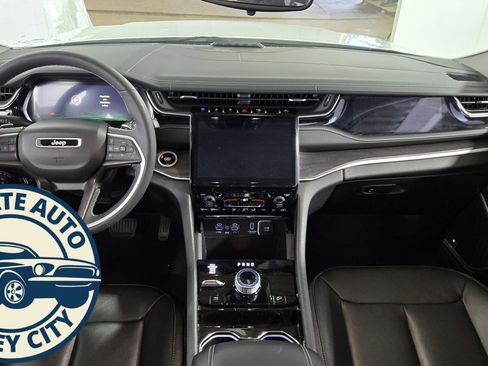 Used 2022 Jeep Grand Cherokee Limited 4xe image 27