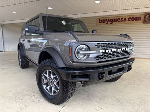 New 2025 Ford Bronco Badlands image 2