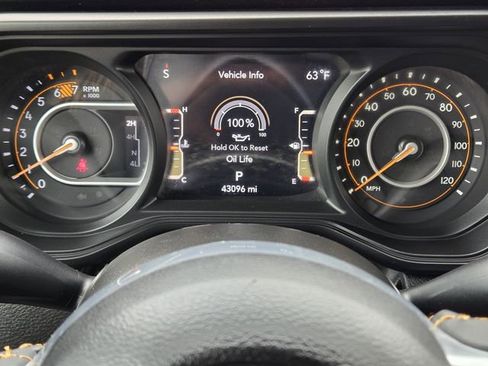 Used 2024 Jeep Wrangler Unlimited Sahara w/ Technology Group AWD/4WD image 16