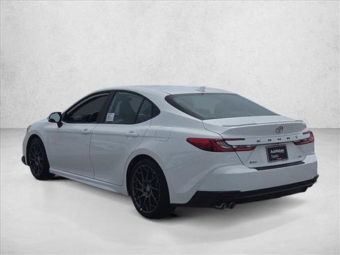 Used 2025 Toyota Camry SE w/ Convenience Package FWD image 8