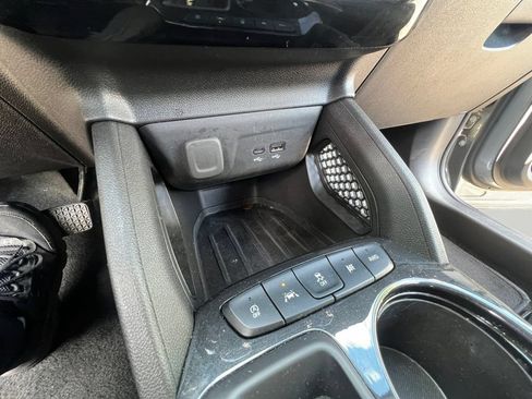 Used 2025 Chevrolet TrailBlazer LT AWD/4WD image 19