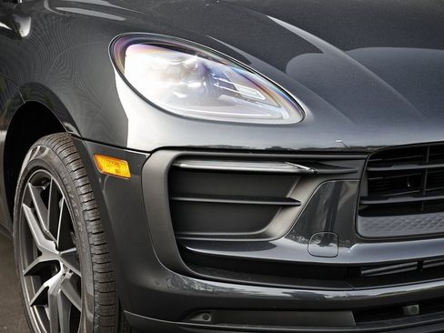 New 2026 Porsche Macan image 17