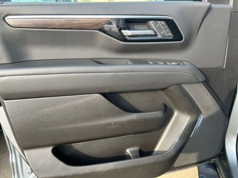 Used 2025 Chevrolet Suburban Z71 AWD/4WD image 10