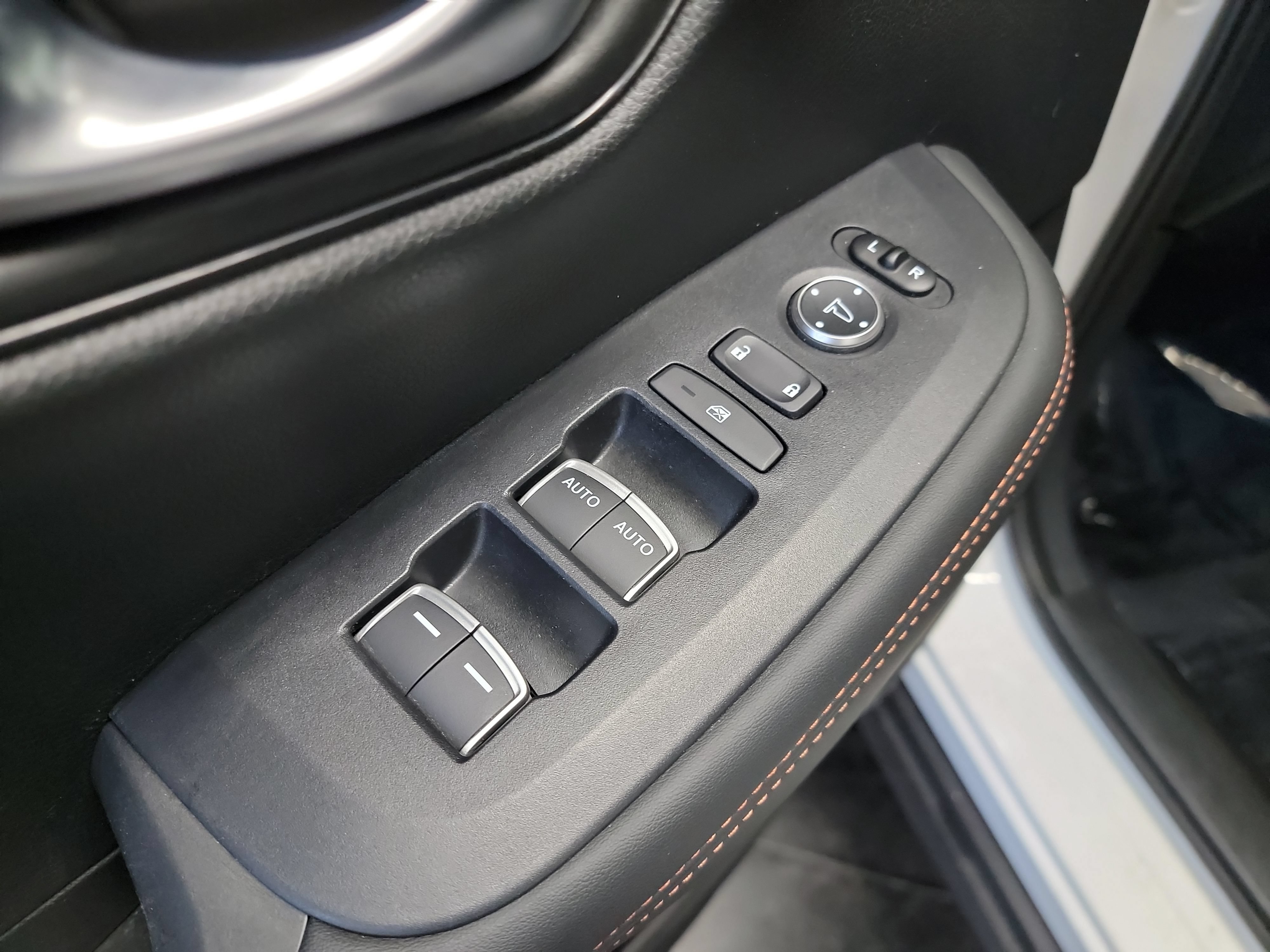 Used 2025 Honda HR-V Sport image 14