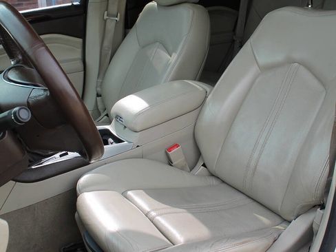 Used 2016 Cadillac SRX Luxury image 14