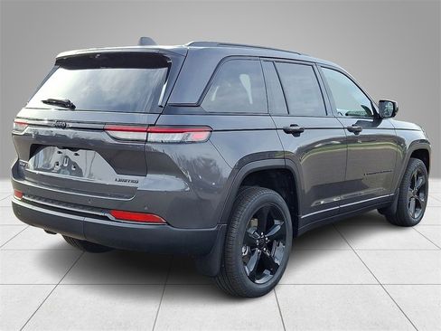 New 2025 Jeep Grand Cherokee Limited w/ Luxury Tech Group II image 4