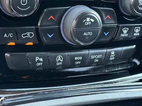 Used 2019 Jeep Grand Cherokee Limited image 29