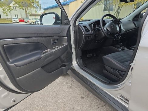 Used 2024 Mitsubishi Outlander Sport SE image 17