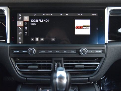 Used 2020 Porsche Macan image 25