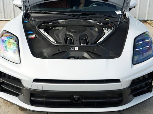 Used 2025 Porsche Panamera 4 w/ Premium Package image 8