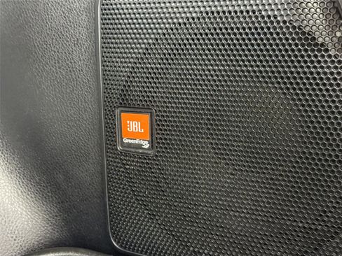 Used 2018 Toyota RAV4 SE image 39