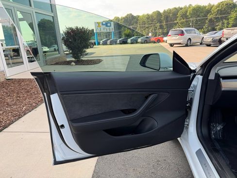 Used 2018 Tesla Model 3 Long Range RWD image 10