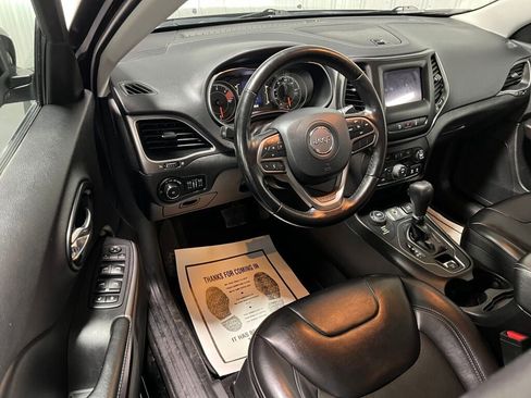 Used 2021 Jeep Cherokee Latitude Plus image 2