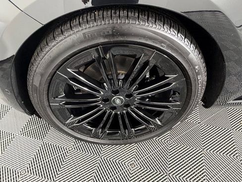 Used 2025 Land Rover Range Rover Long Wheelbase SE image 24