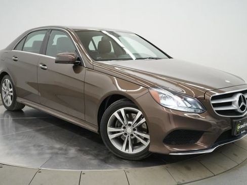 Used 2014 Mercedes-Benz E 250 BlueTEC 4MATIC Sedan image 3