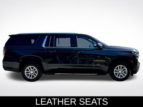 Used 2023 Chevrolet Suburban LT image 7