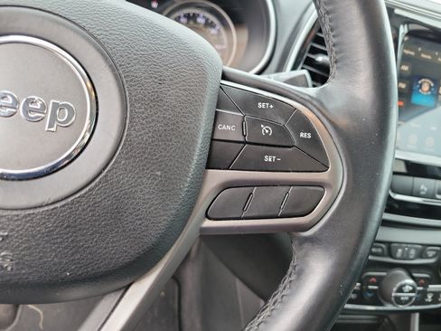 Used 2019 Jeep Cherokee Limited FWD image 24