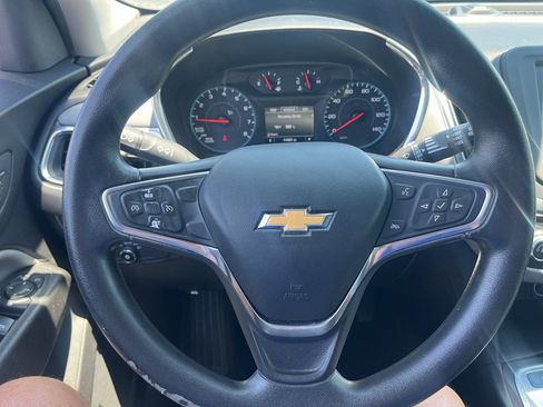 Used 2018 Chevrolet Equinox LS AWD/4WD image 19