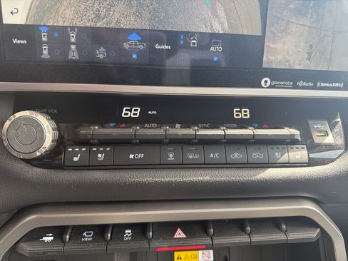 Used 2023 Toyota Tundra Limited image 15