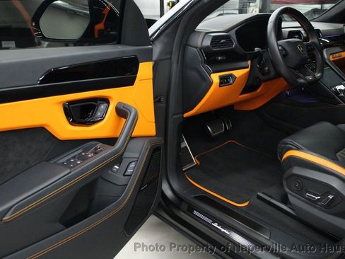Used 2023 Lamborghini Urus S image 16