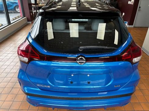 Used 2021 Nissan Kicks SR w/ SR Premium Package FWD image 12