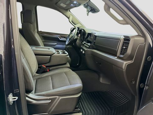 Used 2024 GMC Sierra 1500 Elevation image 32