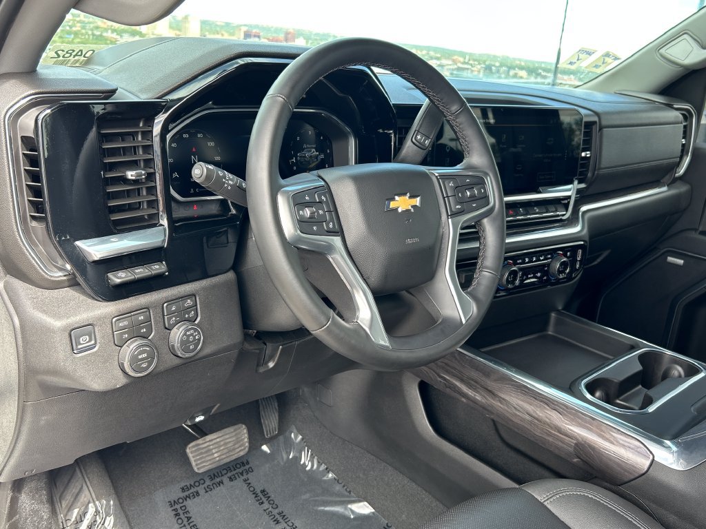 Used 2026 Chevrolet Silverado 2500 LTZ w/ LTZ Premium Package AWD/4WD image 7