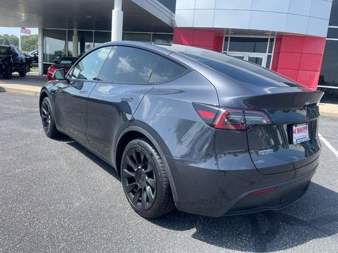 Used 2024 Tesla Model Y Long Range AWD/4WD image 4