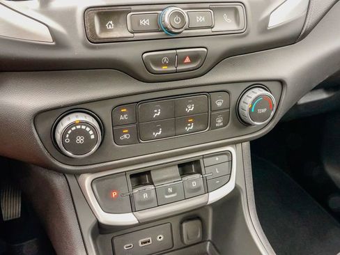 Used 2023 GMC Terrain SLE FWD image 19