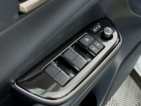 Used 2025 Toyota Crown Platinum image 18