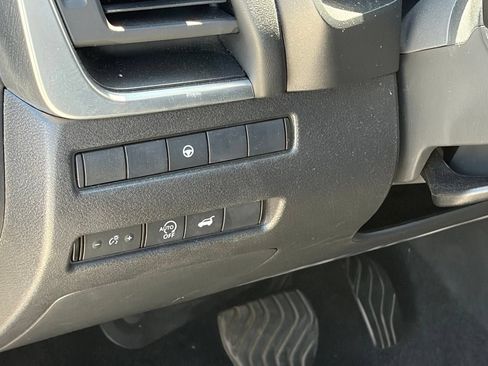 Used 2025 Nissan Rogue SV FWD image 7